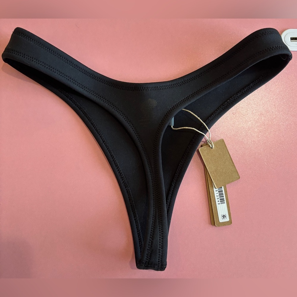 NWT • SKIMS • SIGNATURE SWIM THONG BIKINI BOTTOM • ONYX • XXS - Picture 2 of 4